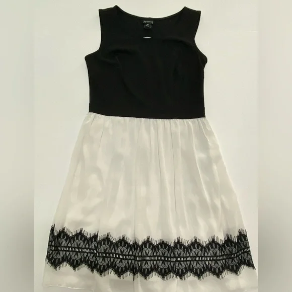 En Focus Studio Black and White Sleeveless dress with
Open Back size 6P - Picture 2 of 9
